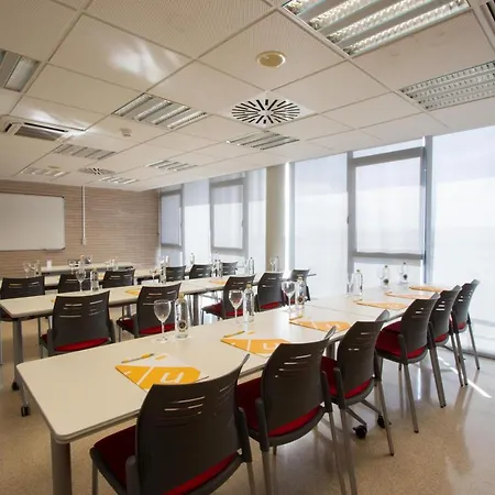 Resort Y Congresos - Universitaria 2*